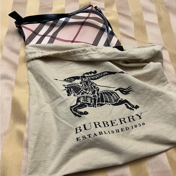 AUTHENTIC Burberry cross body bag & wallet - Picture 2 of 3